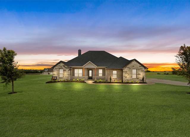 Property at 8504 Stallion Dr, Godley, TX 76044, 4 beds, 3 baths