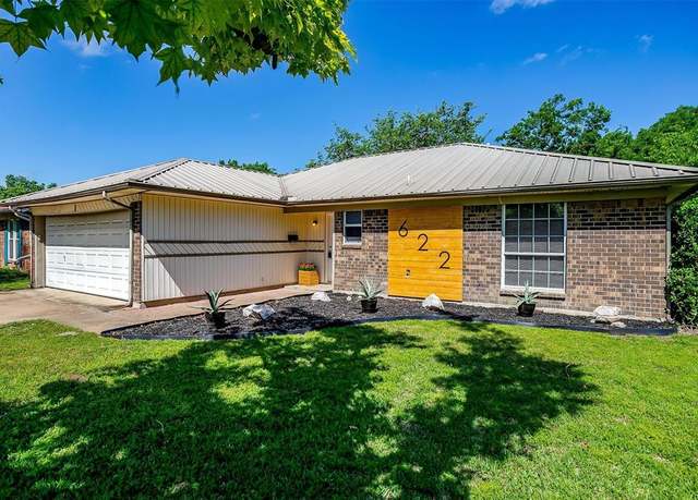 Property at 622 Barkridge Trl, Burleson, TX 76028, 3 beds, 2 baths