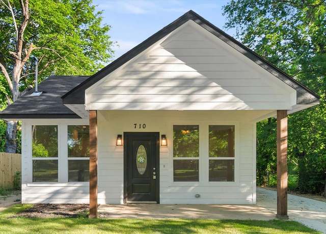 Property at 710 E 3rd Ave, Corsicana, TX 75110, 3 beds, 2 baths