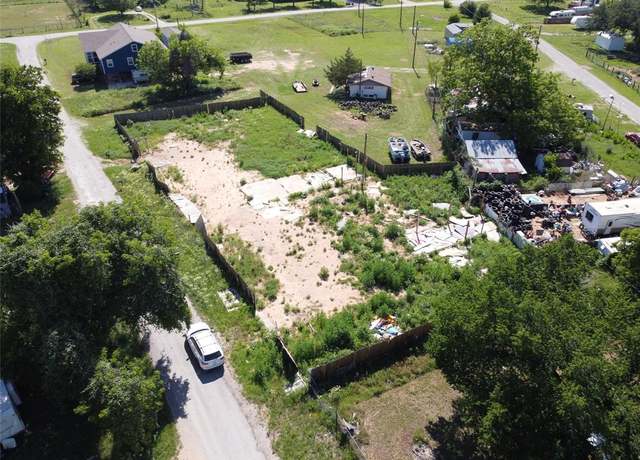 Property at 218 Kickapoo Trl, Weatherford, TX 76087