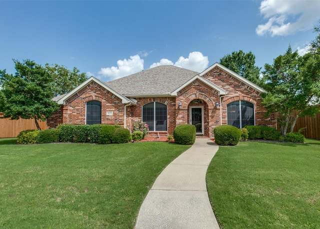 Property at 3210 Blair Oak Dr, Rowlett, TX 75089, 4 beds, 2 baths