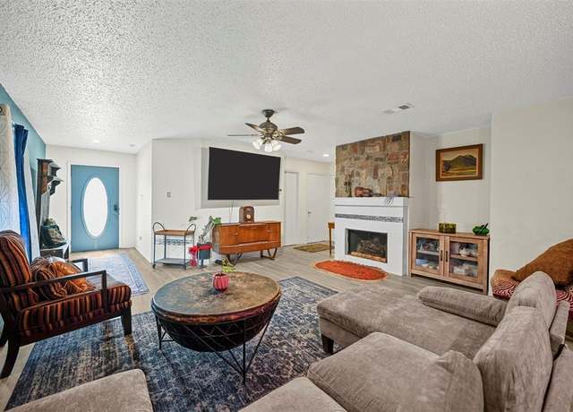 Property at 5213 Prestwick Dr, Fort Worth, TX 76135, 3 beds, 2 baths
