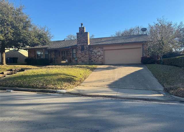 Property at 1711 Signet Dr, Euless, TX 76040, 3 beds, 2 baths