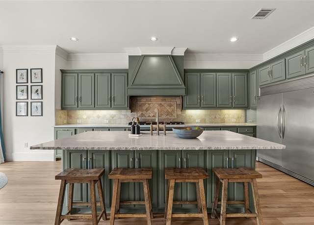 Property at 399 Wyndemere Blvd, Heath, TX 75032, 5 beds, 4.5 baths