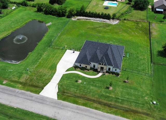 Property at 2827 Palomar Rd, Celina, TX 75009, 4 beds, 3.5 baths
