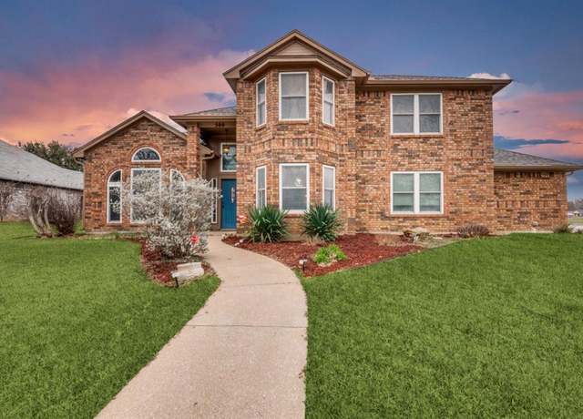 Property at 500 Aurora Dr, Euless, TX 76039, 4 beds, 3 baths
