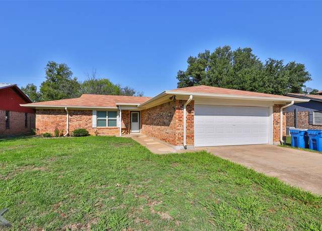 Property at 721 Mistletoe St, Breckenridge, TX 76424, 3 beds, 2 baths