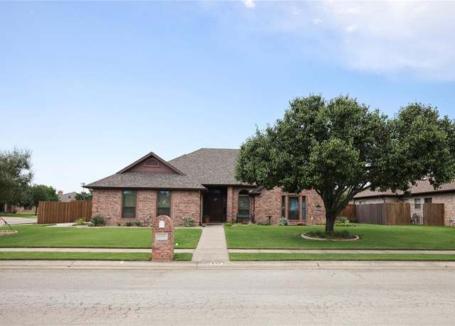 Property at 609 Oak St, Pilot Point, TX 76258, 3 beds, 2 baths