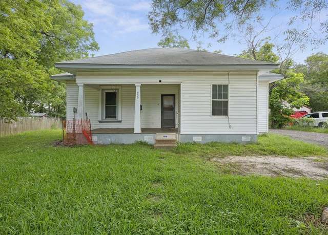 Property at 909 E High St, Terrell, TX 75160, 3 beds, 1 bath