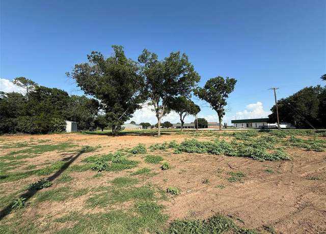 Property at 213 S Atwood St, Boyd, TX 76023