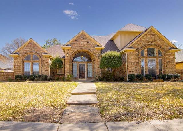 Property at 519 Cooper St, Grand Prairie, TX 75052, 3 beds, 2.5 baths
