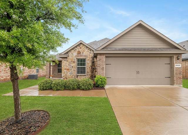 Property at 2840 Dusty Rd, Forney, TX 75126, 4 beds, 2 baths