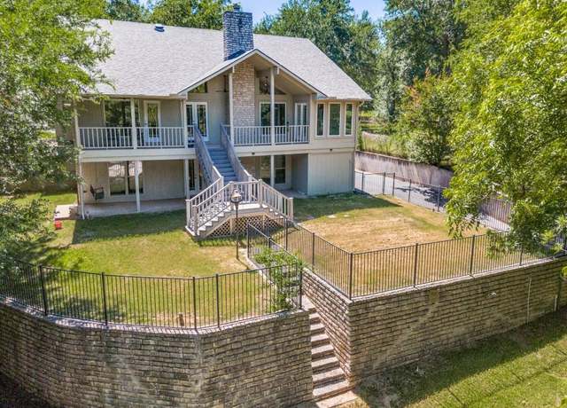 Property at 7710 Ravenswood Rd, Granbury, TX 76049, 4 beds, 3 baths