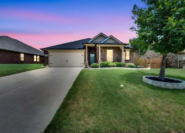 Property at 111 Broken Arrow St, Waxahachie, TX 75165, 4 beds, 2 baths
