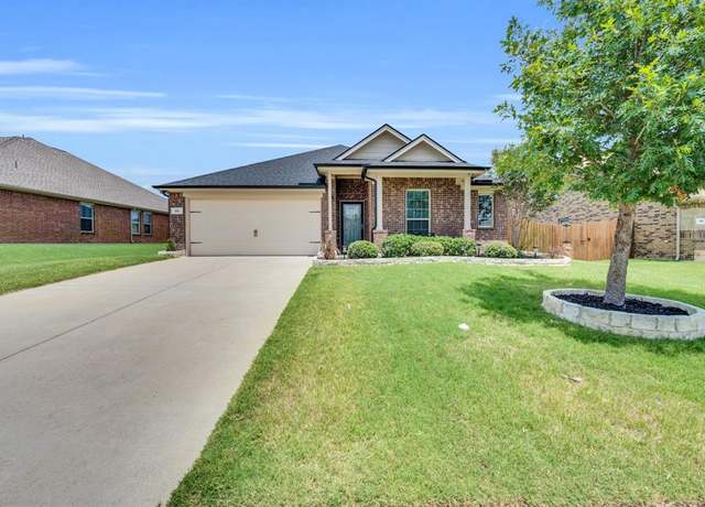 Property at 111 Broken Arrow St, Waxahachie, TX 75165, 4 beds, 2 baths