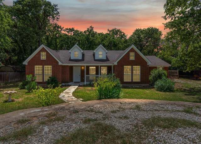 Property at 4818 Blue Water Cir, Granbury, TX 76049, 3 beds, 2 baths