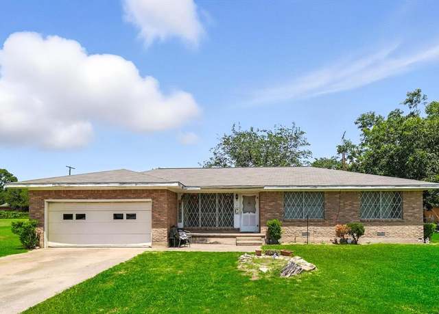 Property at 204 N Preston St, Whitney, TX 76692, 3 beds, 2 baths