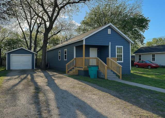 Property at 902 S Montgomery St, Sherman, TX 75090, 3 beds, 2 baths