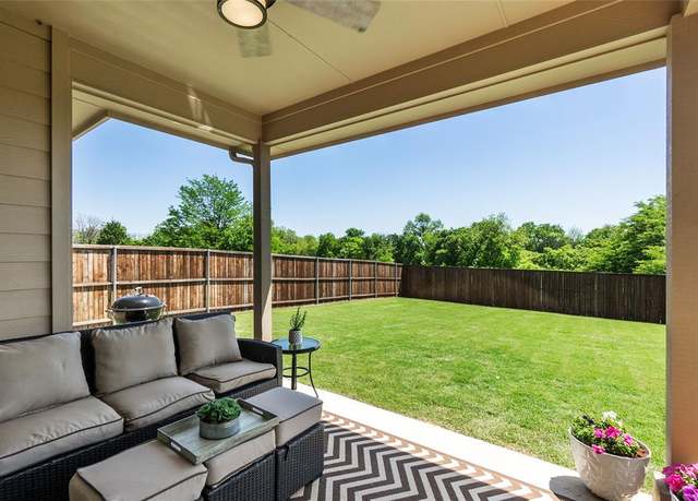 Property at 513 Hogan Dr, Denton, TX 76210, 4 beds, 2 baths