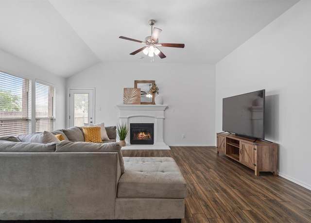 Property at 10149 Red Bluff Ln, Fort Worth, TX 76177, 4 beds, 2 baths