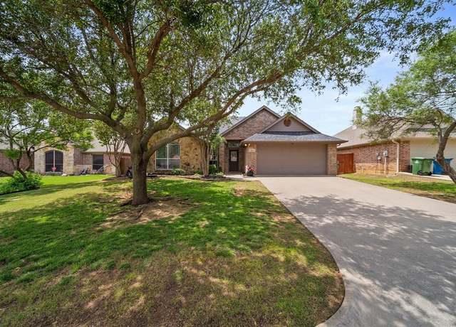 Property at 816 Ridgecrest Ct, Aubrey, TX 76227, 3 beds, 2 baths