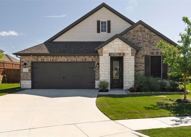 Property at 1705 Surrey Ct, Weatherford, TX 76087, 3 beds, 2 baths