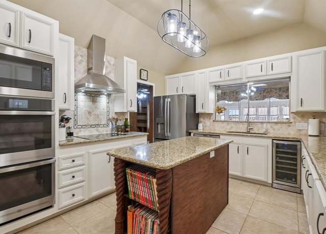 Property at 4212 SW Loop 820, Fort Worth, TX 76109, 5 beds, 3.5 baths