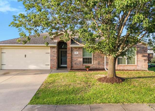 Property at 326 Lake Wichita Dr, Wylie, TX 75098, 4 beds, 2 baths