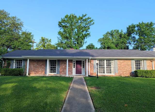Property at 2002 River Rd, Shreveport, LA 71105, 3 beds, 2 baths