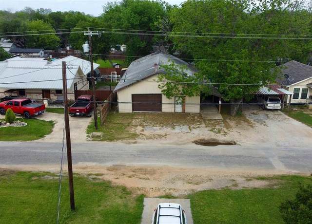 Property at 417 S Prairie St, Pilot Point, TX 76258, 3 baths