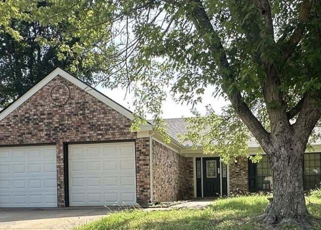 Property at 4629 Amherst Ln, Grand Prairie, TX 75052, 3 beds, 2 baths