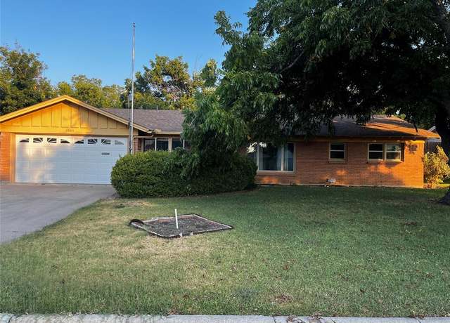 Property at 5905 Walraven Cir, Fort Worth, TX 76133, 3 beds, 2 baths