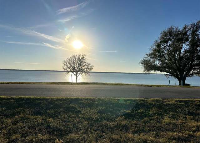 Property at 1563 Shoreline Dr, Mabank, TX 75143