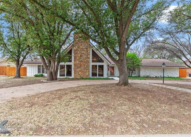 Property at 1258 Canterbury Dr, Abilene, TX 79602, 4 beds, 3.5 baths