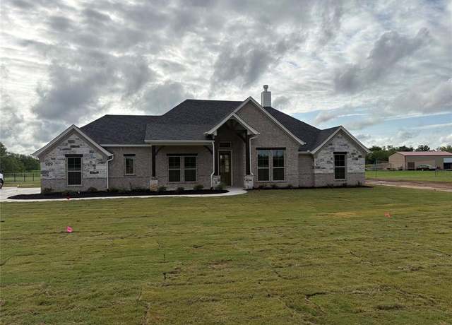 Property at 989 County Road 1304, Bridgeport, TX 76426, 4 beds, 2 baths