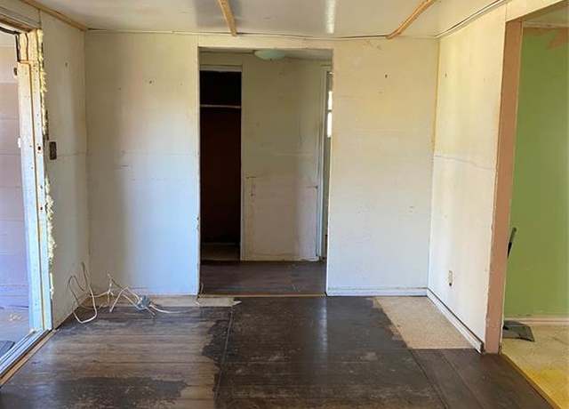 Property at 303 Pecan St, Bardwell, TX 75101, 2 beds, 1 bath