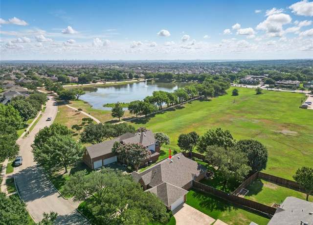 Property at 110 Lakeshore Dr, Trophy Club, TX 76262, 3 beds, 2 baths