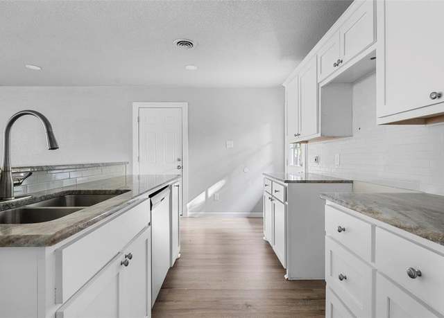 Property at 801 Guthrie Dr, Waco, TX 76710, 3 beds, 2 baths