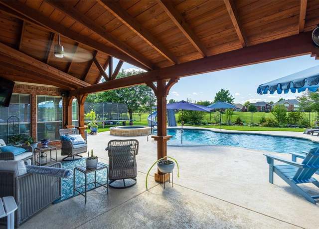 Property at 10417 Broadmoor Ln, Rowlett, TX 75089, 5 beds, 3.5 baths