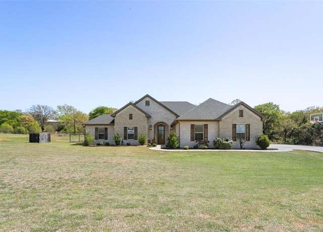 Property at 1010 Paloma Ct, Glen Rose, TX 76043, 4 beds, 2 baths