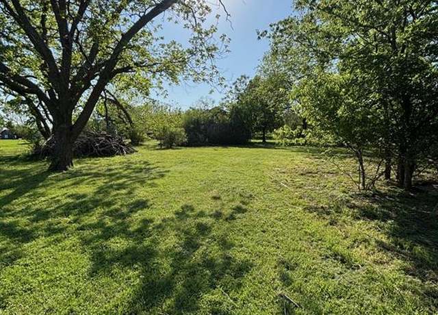 Property at 921 Country Club Rd, Cleburne, TX 76033