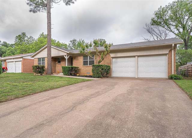 Property at 1200 Ravenwood Dr, Arlington, TX 76013, 5 beds, 2.5 baths