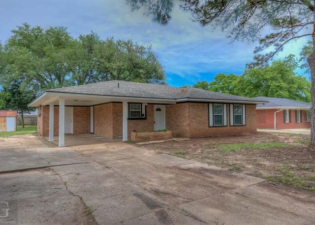Property at 2611 Plantation Dr, Bossier City, LA 71111, 3 beds, 1.5 baths