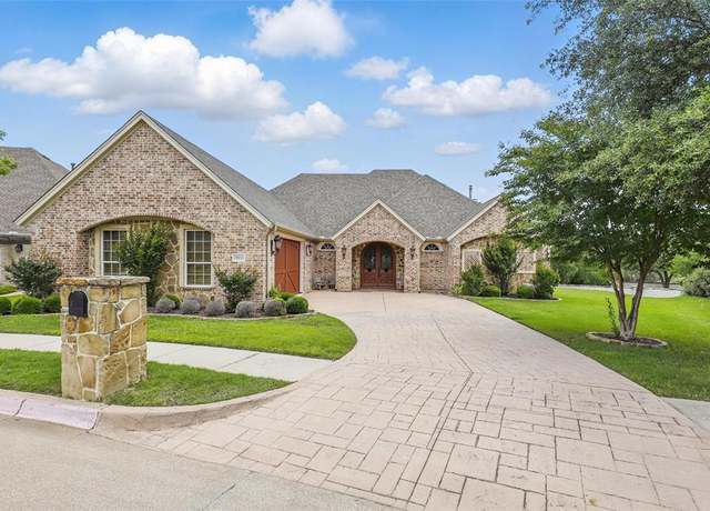 Property at 9008 Reata West Dr, Benbrook, TX 76126, 3 beds, 2 baths