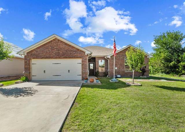 Property at 2304 Forest Hill Ln, Granbury, TX 76048, 3 beds, 2 baths