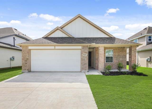 Property at 9225 Union Pacific Dr, Fort Worth, TX 76036, 4 beds, 3 baths
