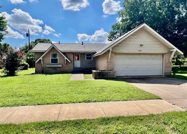 Property at 1421 N 9th St, Midlothian, TX 76065, 3 beds, 1.5 baths