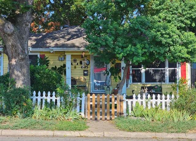 Property at 645 NW 10th St, Grand Prairie, TX 75050, 2 beds, 1 bath