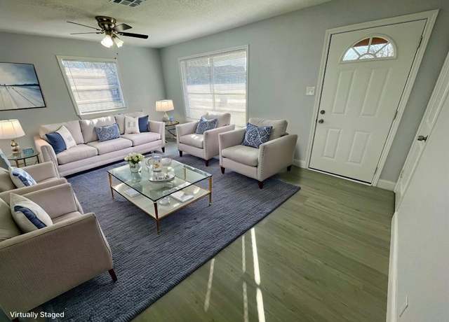 Property at 309 E Travis St, Italy, TX 76651, 3 beds, 1 bath