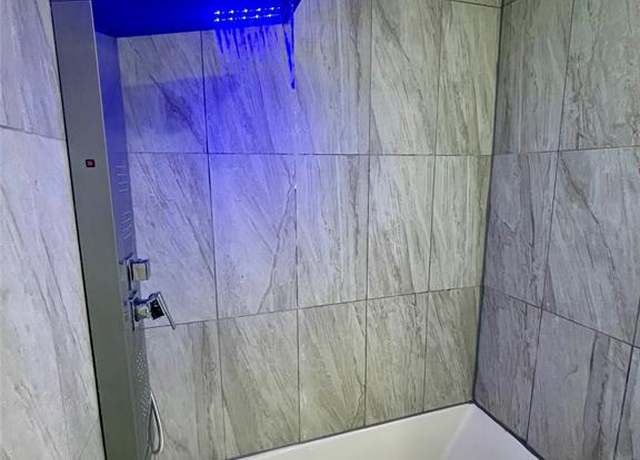 Property at 309 E Travis St, Italy, TX 76651, 3 beds, 1 bath